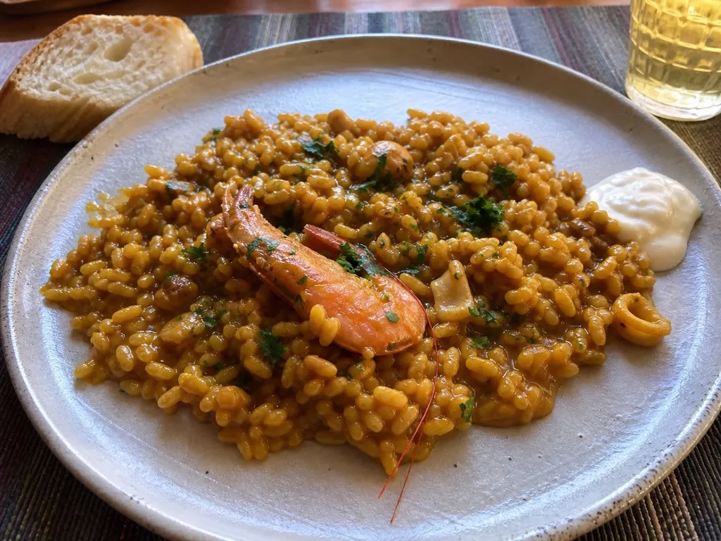 Arroz a Banda — plated and served