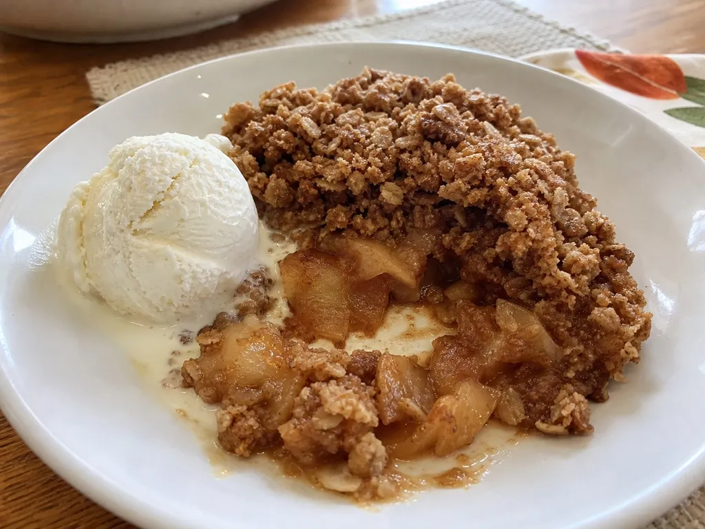 Autumn Moon Cafe's Apple Crisp — plated and served