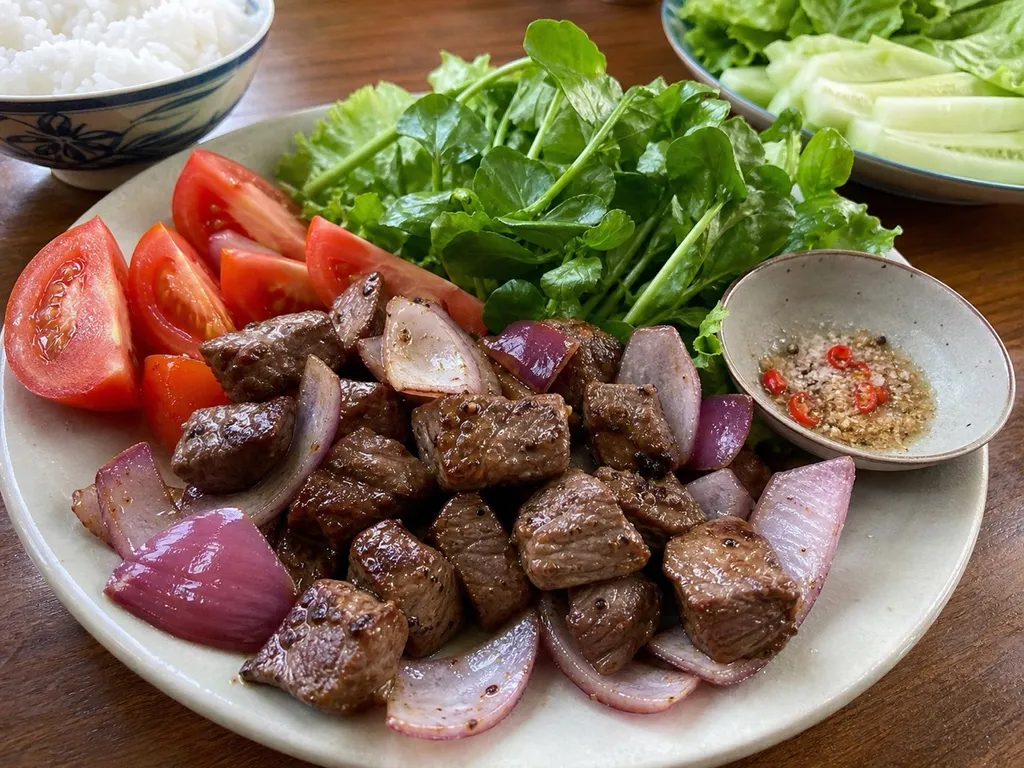 Bò Lúc Lắc (Shaking Beef) — plated and served