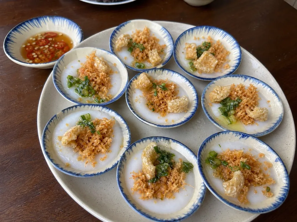 Bánh Bèo (Water Fern Cake) — plated and served