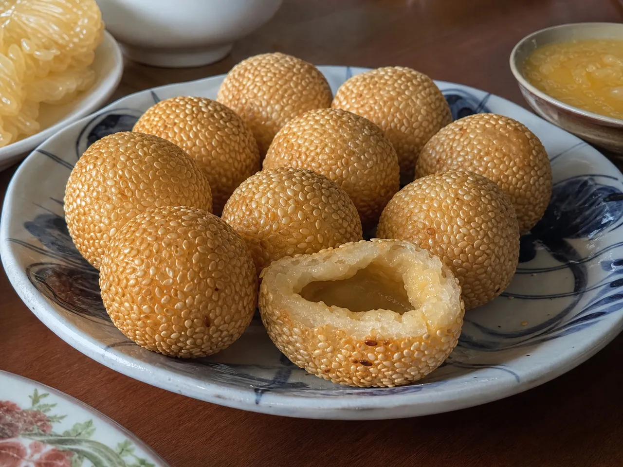 Bánh Cam (Sesame Balls) — served