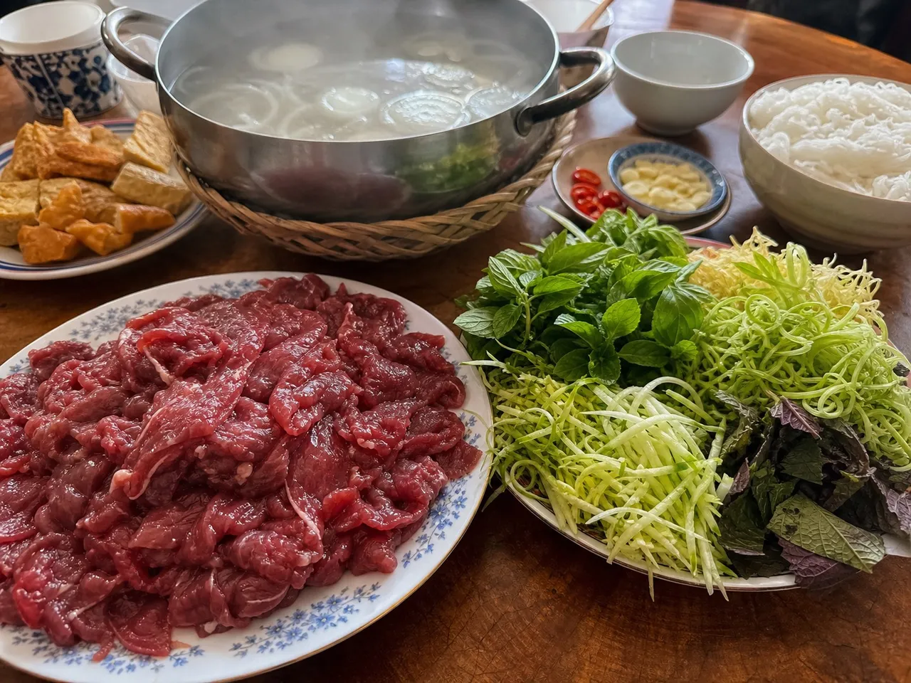 Bò Nhúng Dấm (Beef Fondue) — served