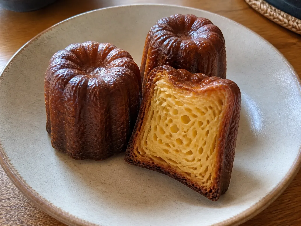 Canelé — served