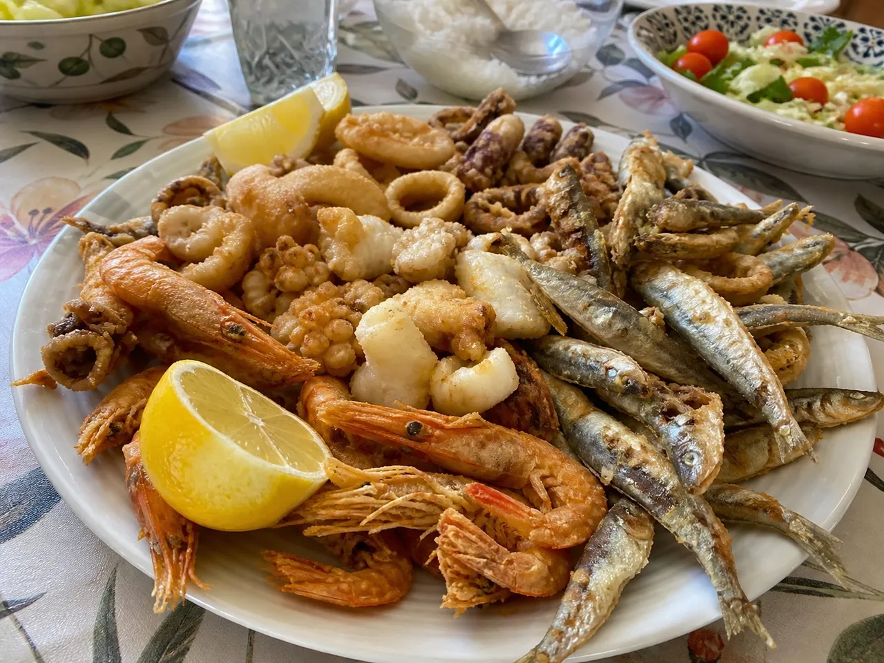 Fritura Malagueña — served