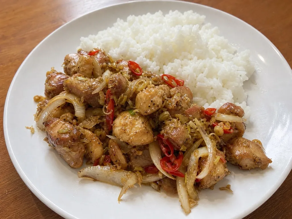 Gà Xào Sả Ớt (Lemongrass Chili Chicken) — plated and served
