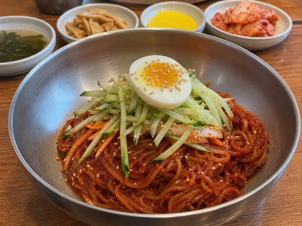 Jjolmyeon (Spicy Chewy Noodles) — plated and served