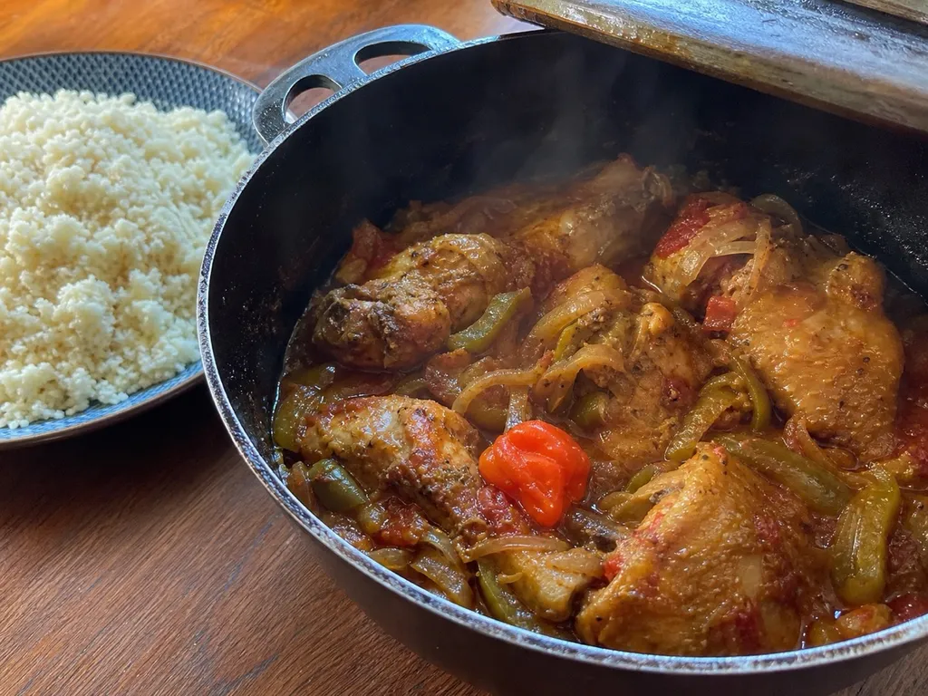 Kedjenou — plated and served