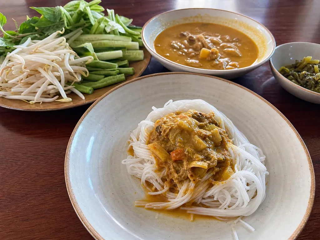 Khanom Jeen Nam Ya — plated and served