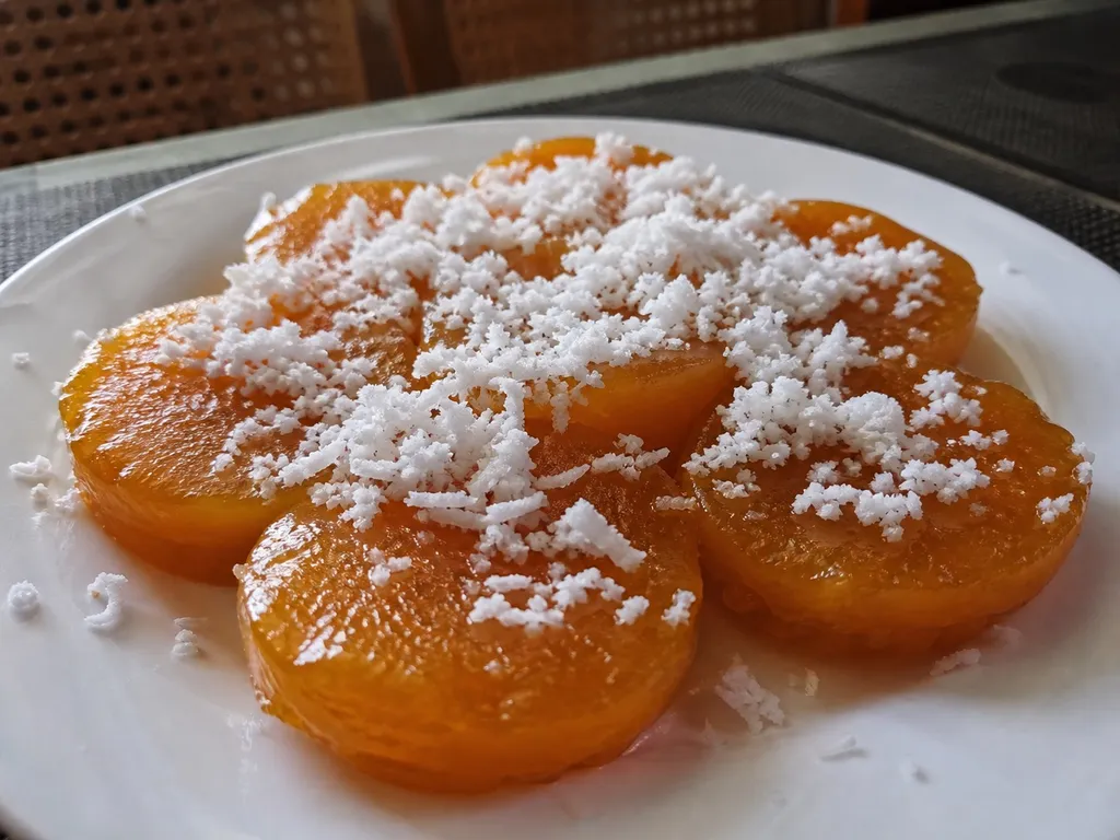 Kutsinta — plated and served
