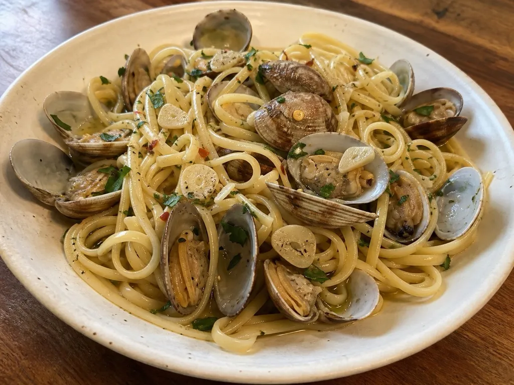 Linguine alle Vongole — plated and served