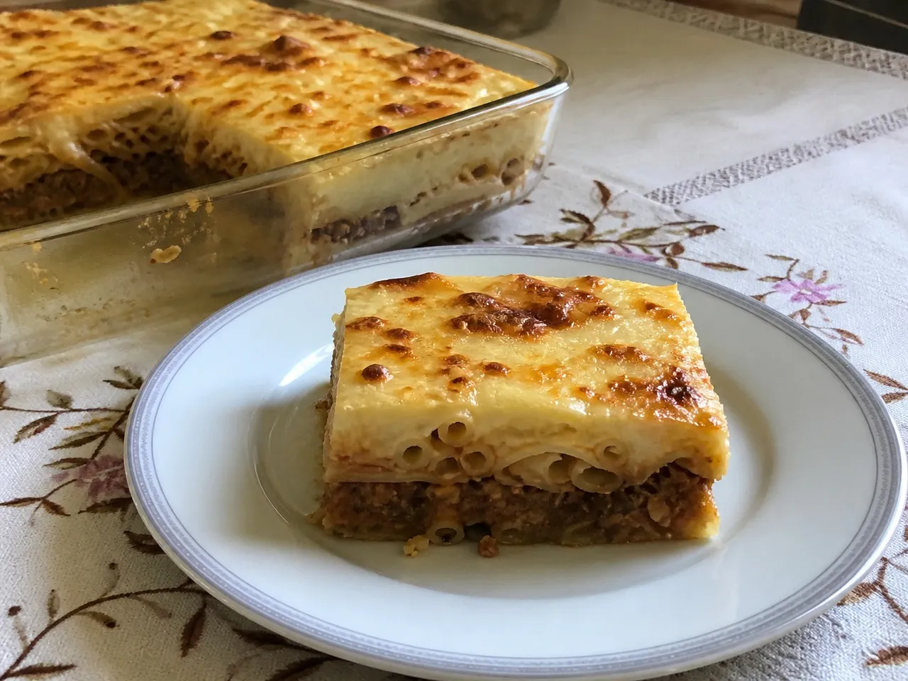 Macarona Béchamel — served