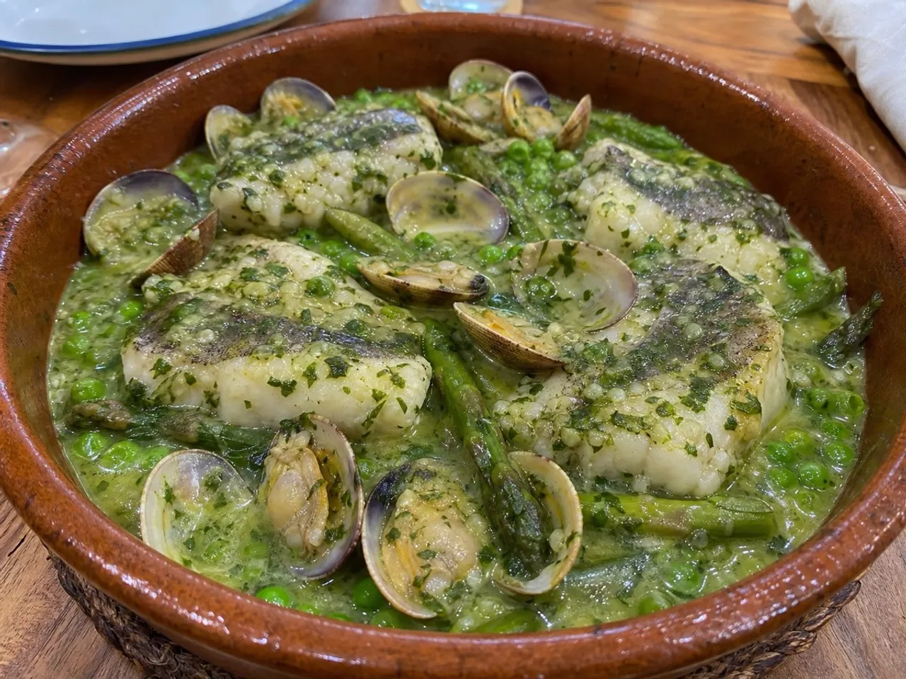 Merluza a la Vasca — served