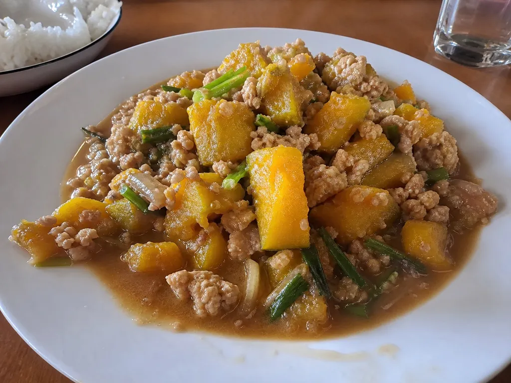 Pad Phuk Tong — plated and served