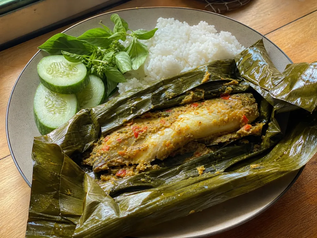 Pepes Ikan — plated and served