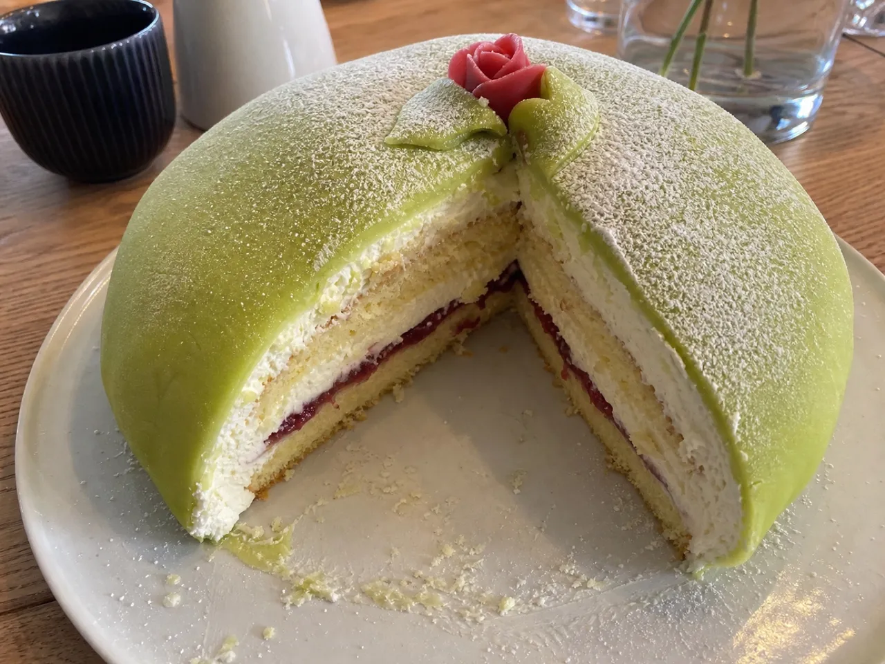 Prinsesstårta — served