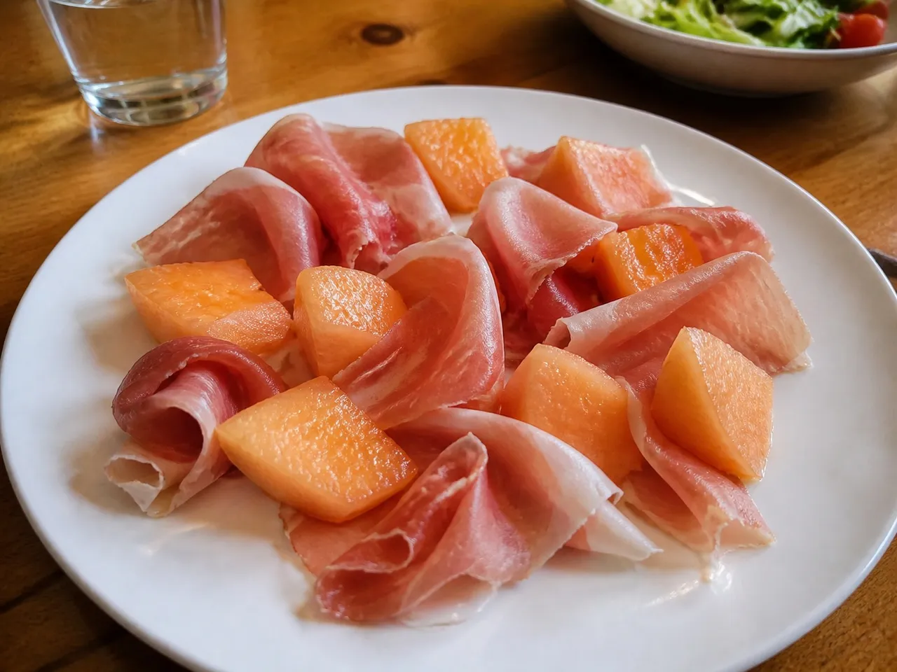 Prosciutto e Melone — served