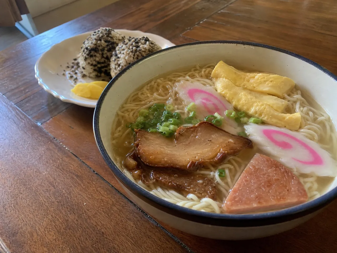 Saimin — served