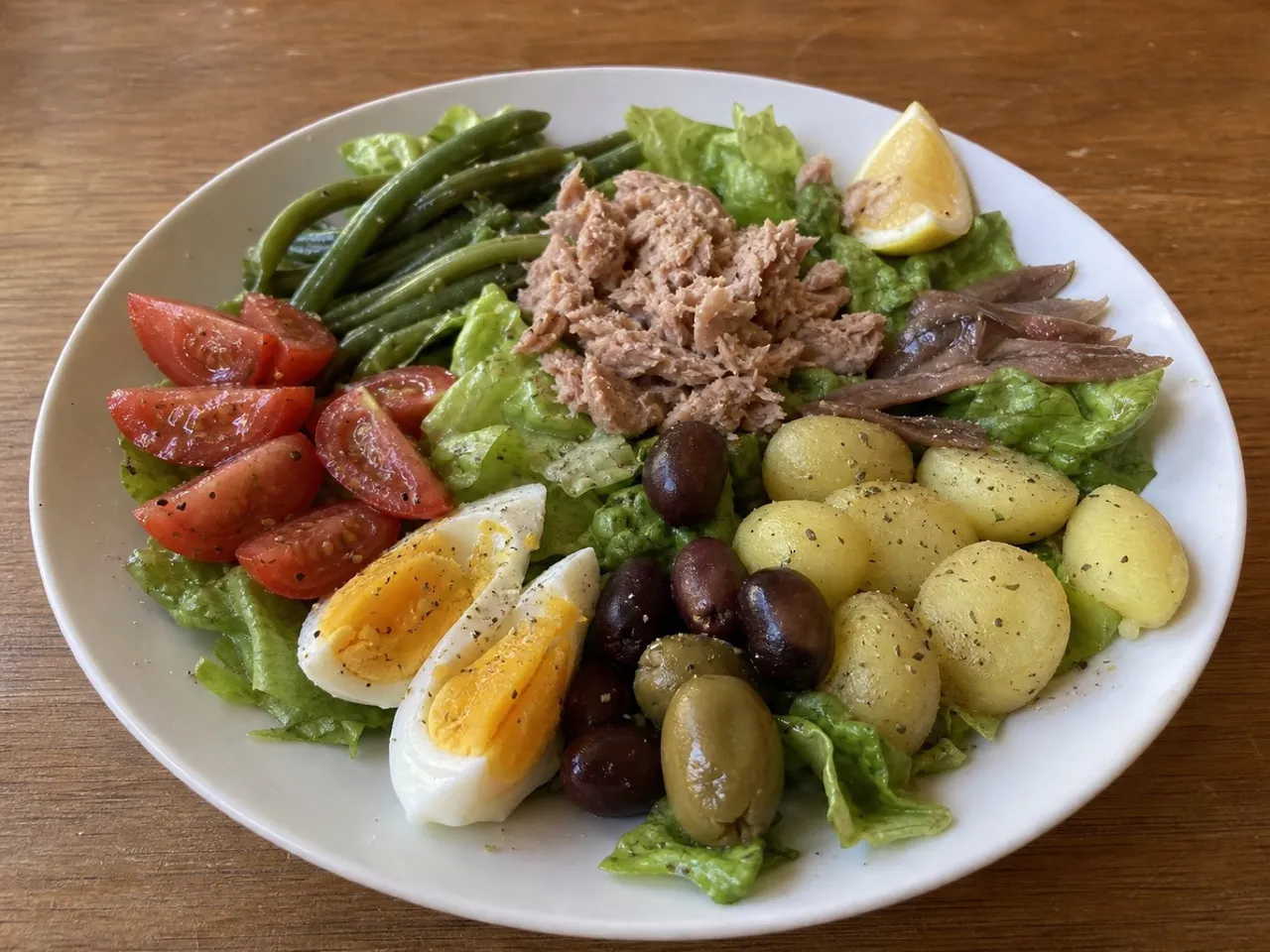 Salade Niçoise — served