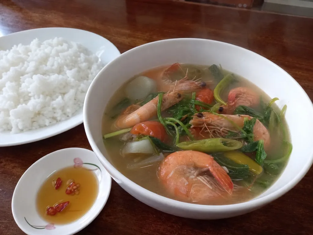 Sinigang na Hipon — plated and served