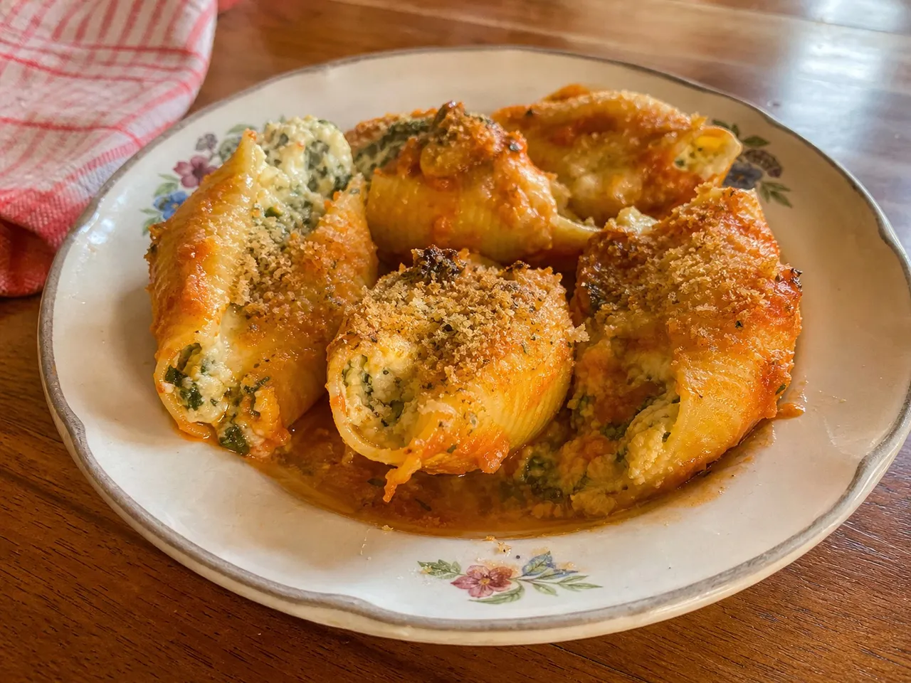 Stuffed Shells (Conchiglioni Ripieni) — served