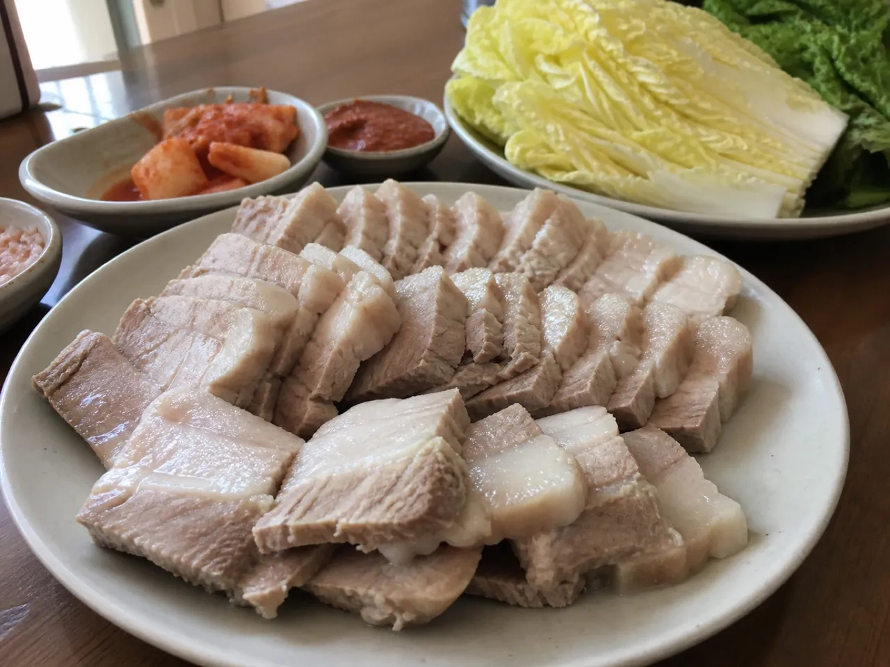 Suyuk (Boiled Pork Slices) — served