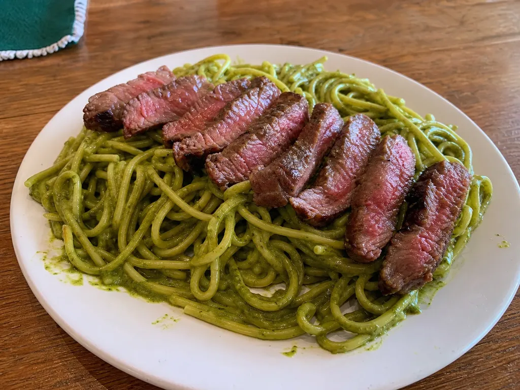 Tallarines Verdes (Peruvian Green Spaghetti with Steak) — plated and served