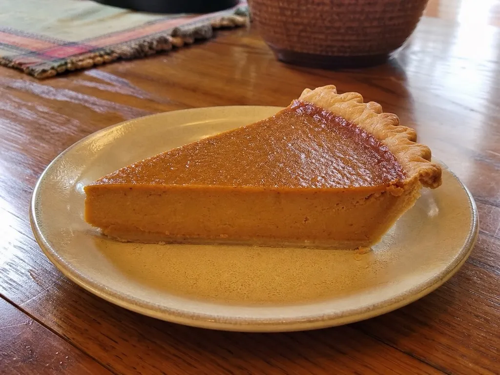 Vegan Pumpkin Pie — plated and served